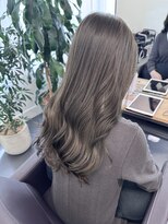 シア(sia)&nbsp;オリーブグレージュで透け感とツヤ、やわらかさのいいとこ取り♪