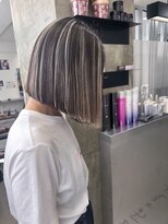 キング 枚方店(K!ng)&nbsp;ハイライトカラーミルクティーベージュレイヤーカット