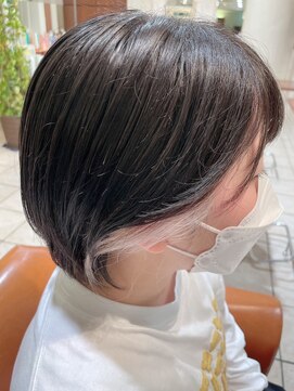 ビーチェ 小岩(Bice) アクセントカラー◎耳かけインナーピンクショート/ブリーチ