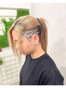 イト(ito) 刈り上げマンバンフェード女子ハンサム女子バリカンアートHIRO