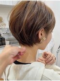 前髪あり小顔くせ毛カバーベージュカラー丸みショートボブヘア 