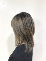 アズール 草加(azule) ブリーチでつくるグレージュカラー