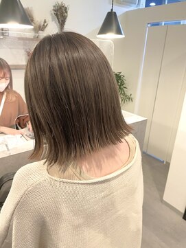 ベル(beLLe.) 20代　ケアブリーチ　ベージュ　髪質改善　切りっぱなしボブ