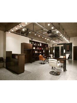 一人一人のお客様に合わせた接客と施術で、あなたの魅力を引き出すスタイルを一緒にお作りします。