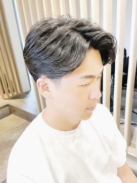 ハレ ヘアサロン(Hale hair salon) Haleビジネスニュアンスパーマセンターパートフェザーパーマ原宿