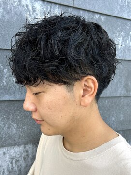 ヒュイル バイ ニアウ(Hwyl by Niau) シャドウパーマメンズカットパーマ波巻きスパイラルパーマ