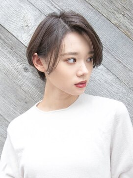 ルティア(Lutia) 耳かけショートボブ アッシュベージュ☆