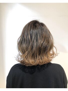 五角髪 ナチュラルな、ブリーチ無しな、ベージュのな、バレイヤージュな