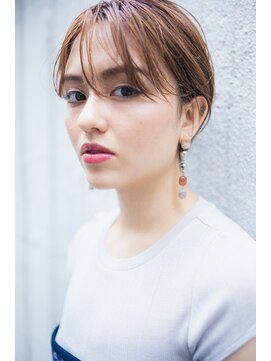 ピズム(PISM) センターパート×耳かけハンサムショート/フォギーベージュ