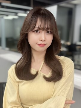 フォンズ(FONS) くびれミディアムヘア ベージュ ナチュラルな韓国ヘア