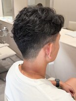 バトン(BATON)&nbsp;メンズカット/癖毛を活かしたパーマ風/刈り上げスタイル