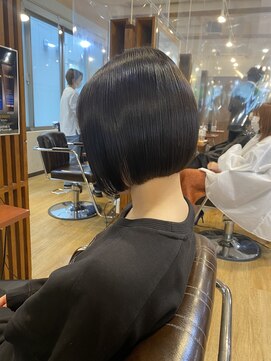 サンドレオ 新宿店(sand Leo) 黒髪ストンボブ縮毛矯正