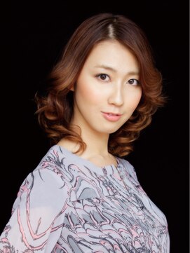 アトリエレオン(atelier Leon) ウエーブを グラマラスに