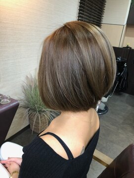 シェリー(cherie) ソフト前下がりボブ