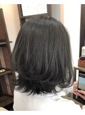 外ハネダークアッシュボブ