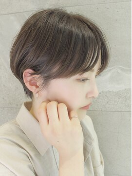 ジ オスカー(THE OSCAR) THE OSCAR 耳かけハンサムショート×フォギーベージュ