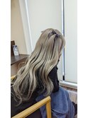 ローライトをいれたハイトーンロングヘア