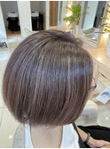 白髪ぼかしハイライト×ショートボブ