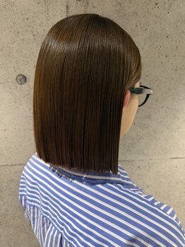 【スタイリスト歴10年以上】丁寧なカウンセリングで《骨格/髪質/クセ》を見極め、旬ヘアをアナタらしく。
