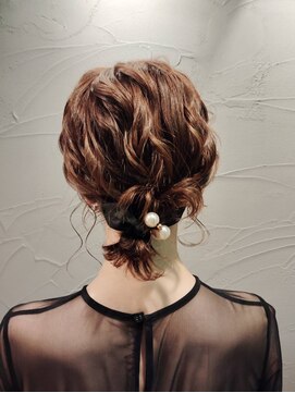 サンジュウナナドシー 大宮東口店(37.0℃) ゆるふわ下目シニヨン