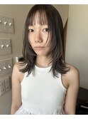 オリーブグレージュ / 軽めロングレイヤー / ハッシュカット