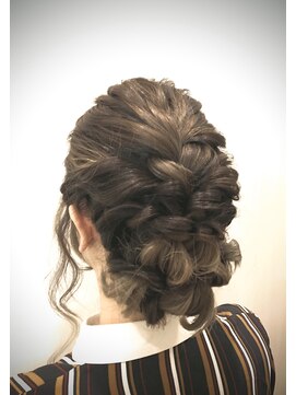 ヘアメイク ビー 橋本店(Hair Make be) 低めボリューム華やかヘアセット