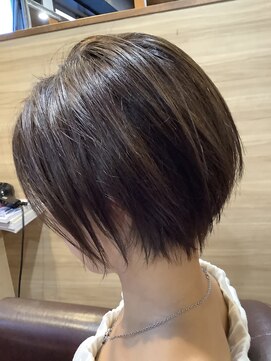 ヘアーメイク トレコローリ(hair make trecolori) 【trecolori津田沼】オリーブグレージュ/骨格補正ショート