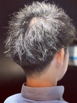 ミリオンバックス 上野(Million Bucks) フェードカット/かき上げ/サイドパート<理容室>[メンズ/上野]