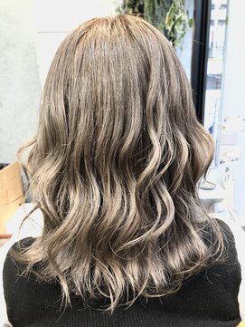 ココ 西葛西南口店(COコ) ホワイトグレージュ♪