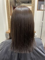 フラッパー(FLAPPER)&nbsp;グレージュ系ツヤツヤ重めロブ