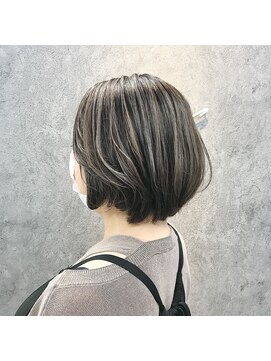 アパートメント オブ ソロン(The Apartment of Solon) 【所渉】白髪ぼかしハイライト/グレージュ/ショートヘア
