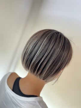 アイズ 本厚木(AIZU) ミニボブ/ハイライト/シルバー系