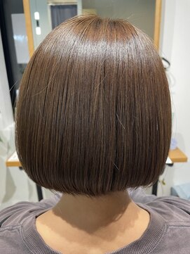 リセ(risee) 前下がりぱっつんボブ