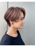 大人可愛いハンサムショート　前髪あり　ピンクベージュ