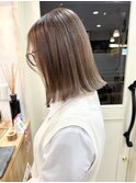 【ミルクティーグレージュ】