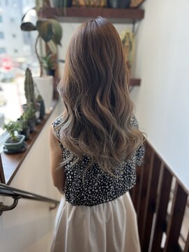 サーティーン(THIRTEEN) ロングで軽やかグラデーション！