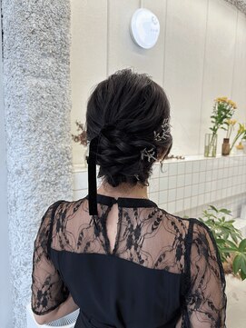 リル(re'll) 《花屋併設》シニヨンアレンジ［酸性ストレート/ヘアセット］