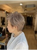 脱白髪染めヌーディーショートヘア
