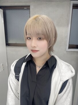 スウィープ(sweep) ホワイトベージュ×ショートウルフ