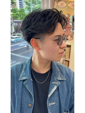 アクシス カリヤ(`AXIS KARIYA) 刈り上げセンターパートフェザーパーマ