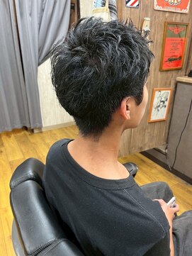 MEN’S HAIR/サーフカール/刈り上げセンターパート/印西