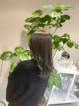 スリー(Three) 【オリーブグレージュ】