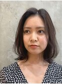 『Noele』ダークグレージュで大人のラフなエアリーボブ