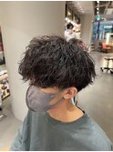 前下がりツイストスパイラルパーマ縦落ちツーブロック刈り上げ