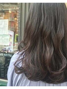 ビアンコ カーロ(Bianco caro) 透明感グレージュ/グレージュ/ウェーブ巻き