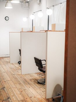 ヘアメイクビューティフル(hair make beautiful)の写真/【半個室型にリニューアルOPEN♪】さらにお客様1人1人に寄り添ったカウンセリングと施術が可能に。