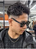 極道パーマホワイトメッシュフェード短髪メンズ髪型
