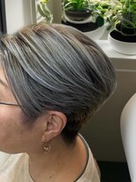 プチルポ(Petit Repos)&nbsp;白髪ぼかしのショートヘアー