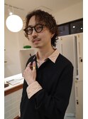 センターパート波巻きマッシュウルフパーマ