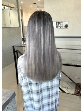 キンタロウセカンド(KINTARO2) ホワイト系バレイヤージュ